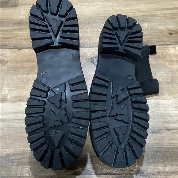 Black Chunky Chelsea Boots - Picture 4 of 8